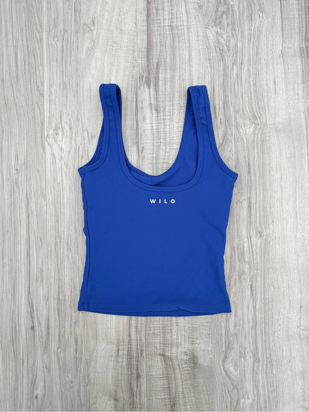 WILO scoop-neck activewear crop tank